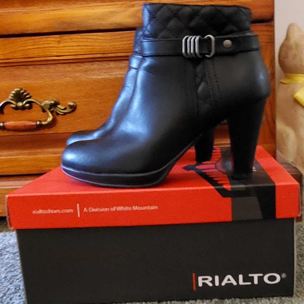 Rialto Boots, size 6 1/2, black